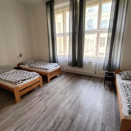 A Plus Hostel - Centrum Prag Exteriör bild