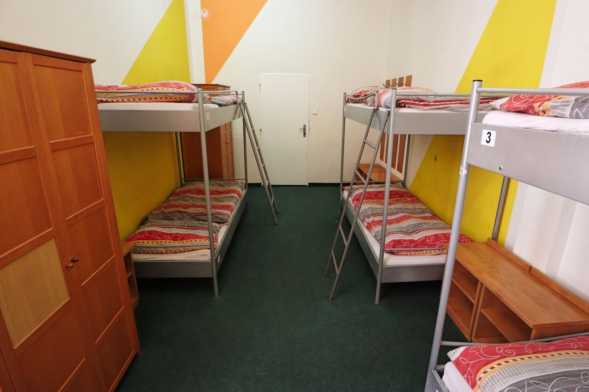 A Plus Hostel - Centrum Prag Exteriör bild