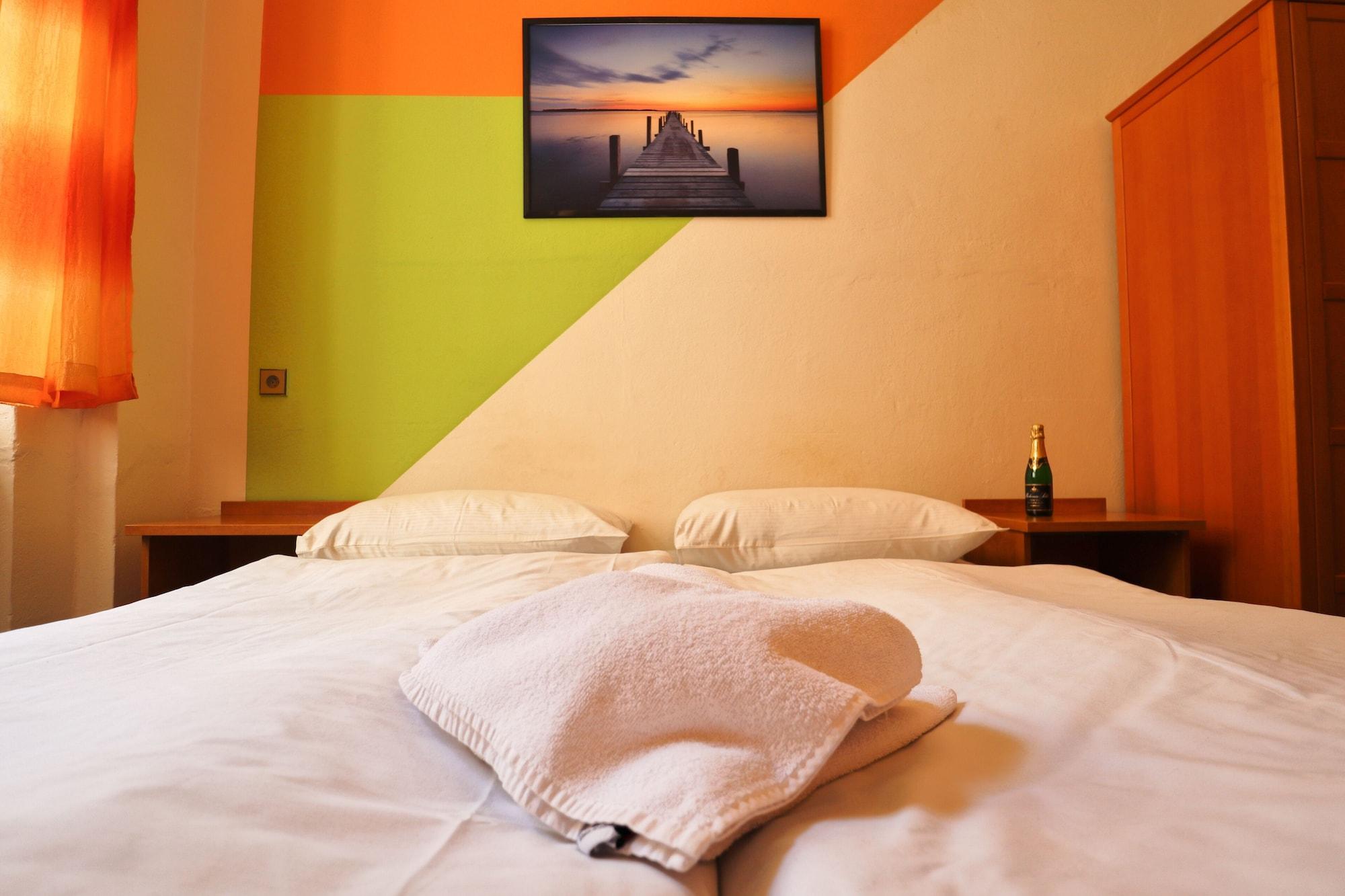 A Plus Hostel - Centrum Prag Exteriör bild