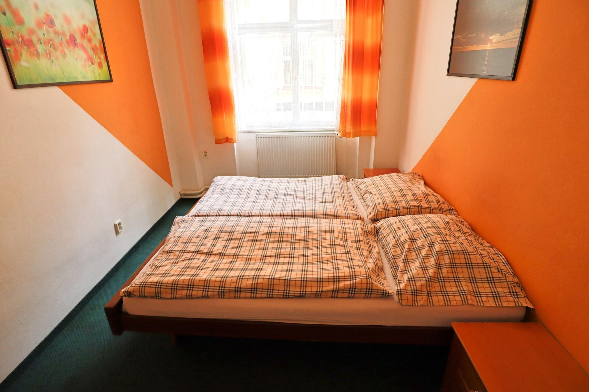A Plus Hostel - Centrum Prag Exteriör bild