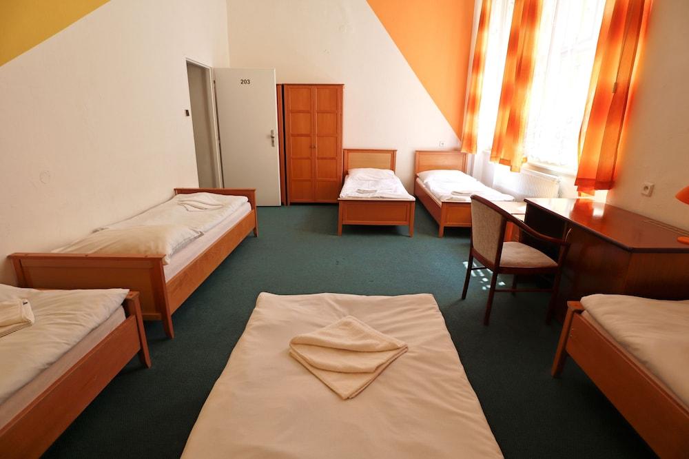 A Plus Hostel - Centrum Prag Exteriör bild