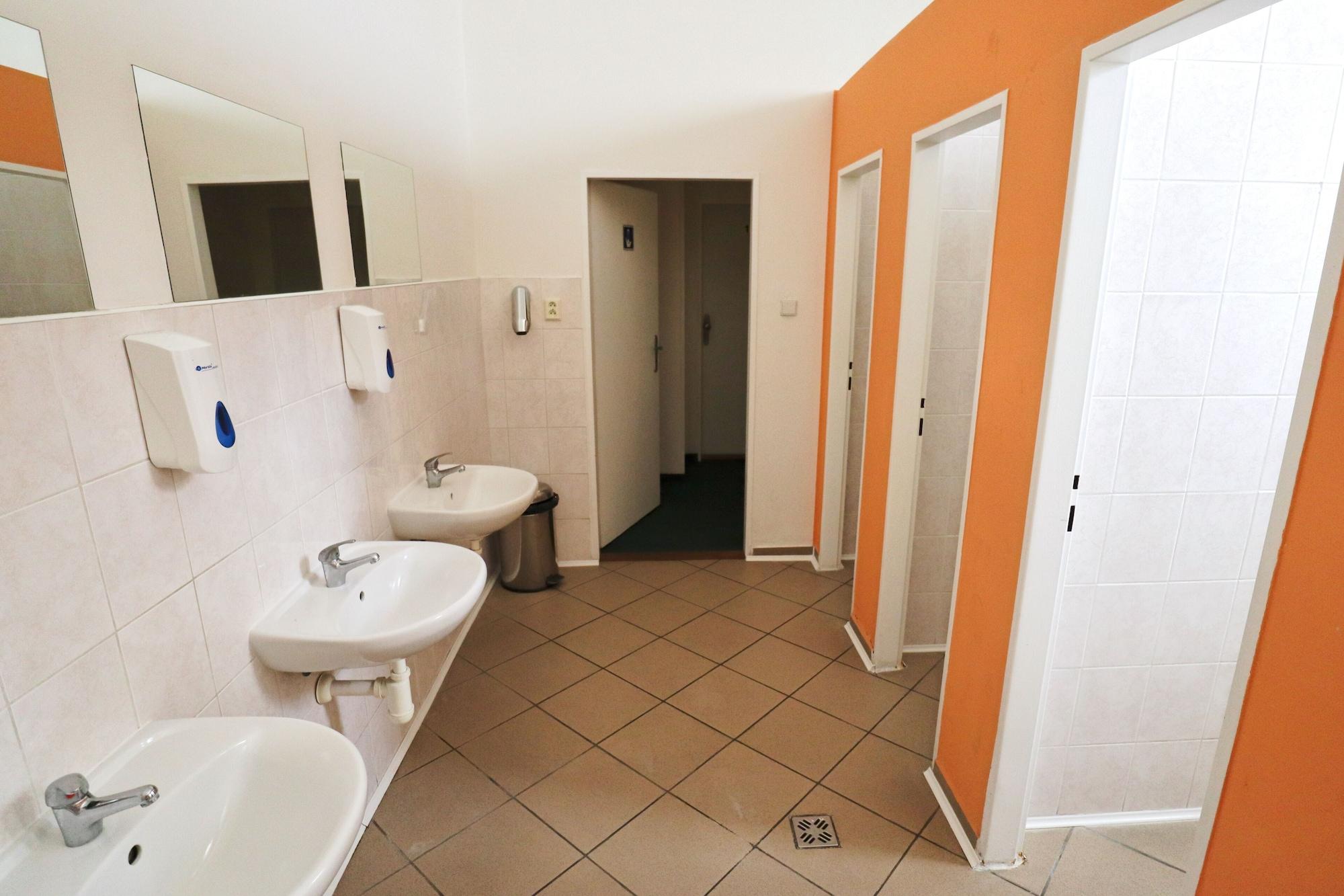A Plus Hostel - Centrum Prag Exteriör bild