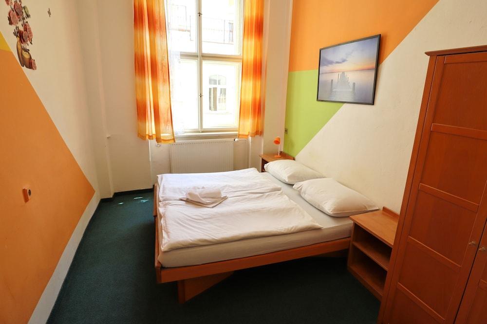 A Plus Hostel - Centrum Prag Exteriör bild