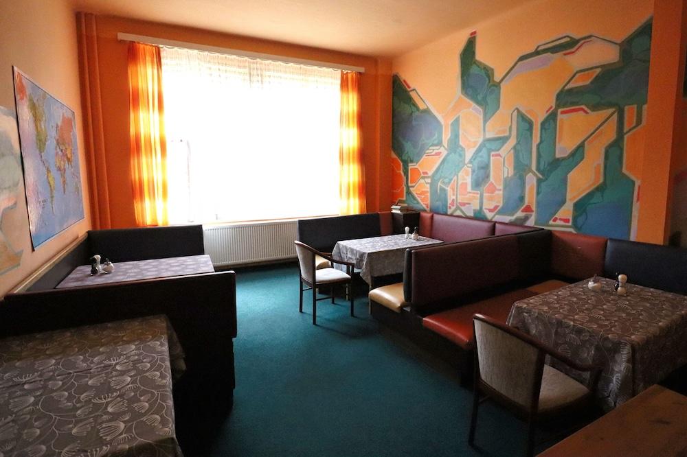 A Plus Hostel - Centrum Prag Exteriör bild