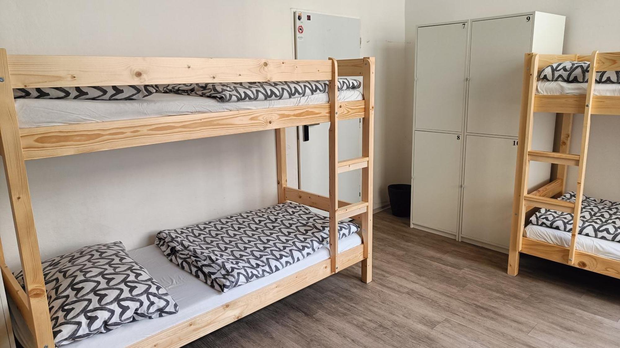 A Plus Hostel - Centrum Prag Exteriör bild