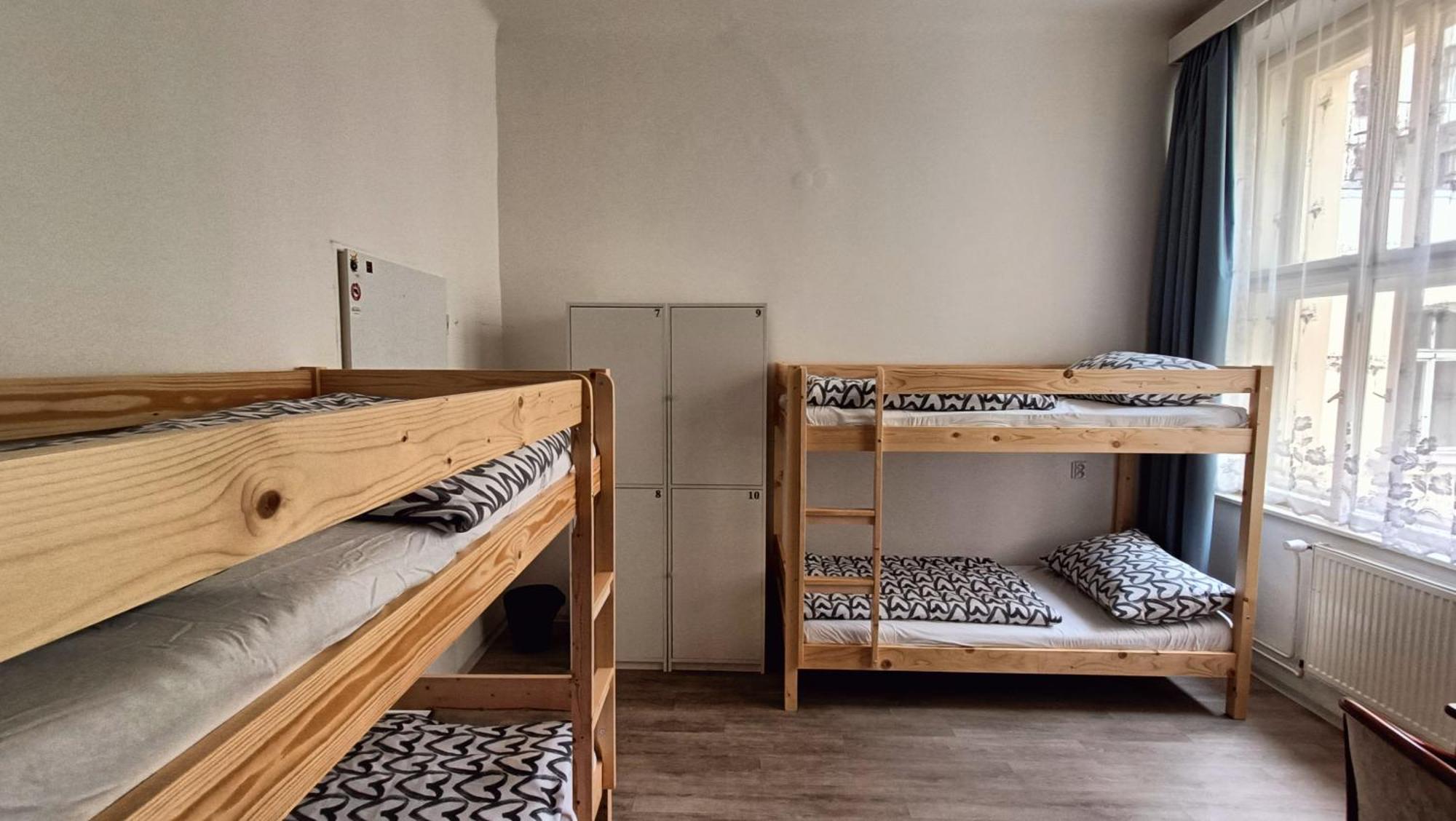 A Plus Hostel - Centrum Prag Exteriör bild
