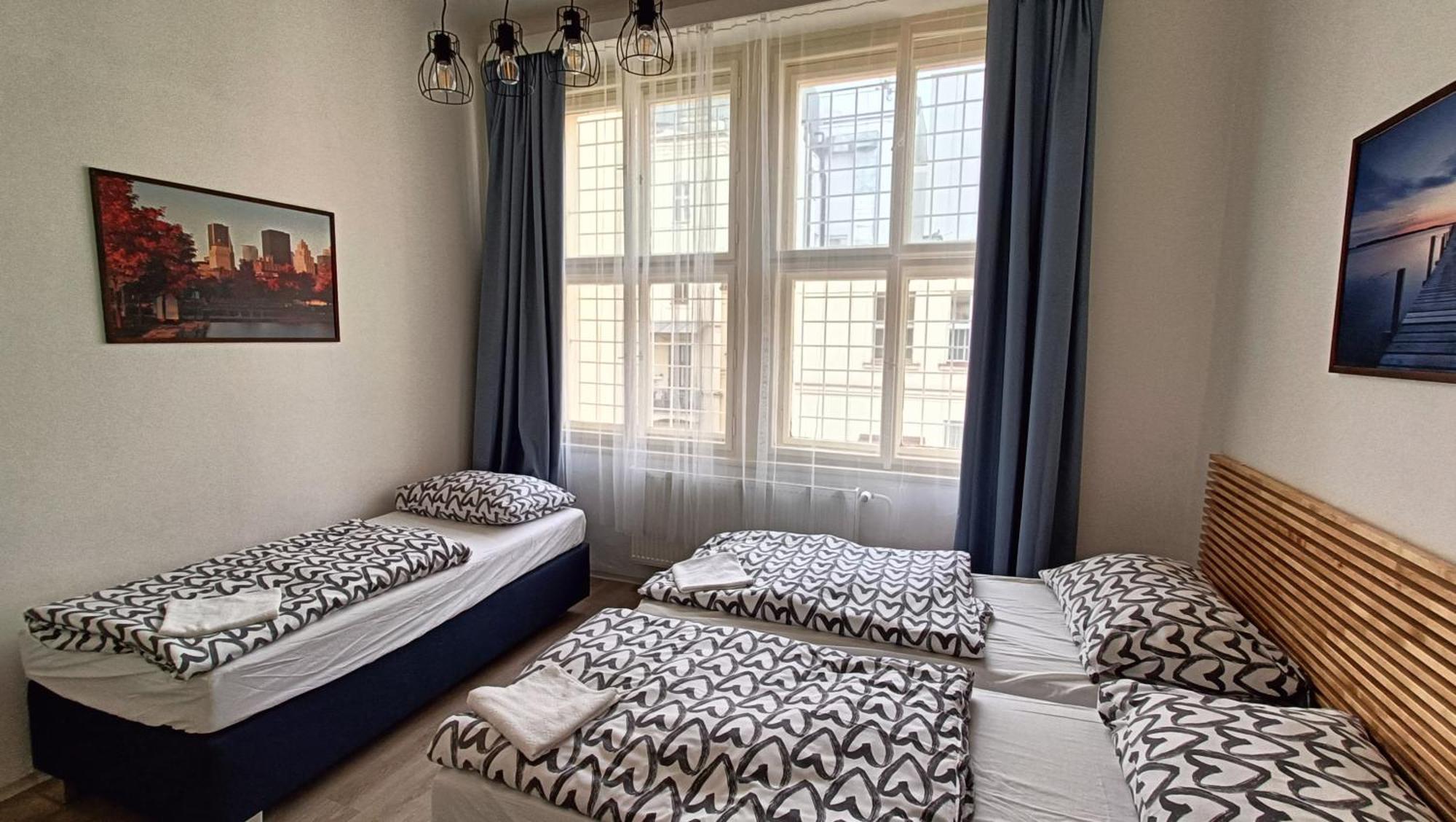 A Plus Hostel - Centrum Prag Exteriör bild