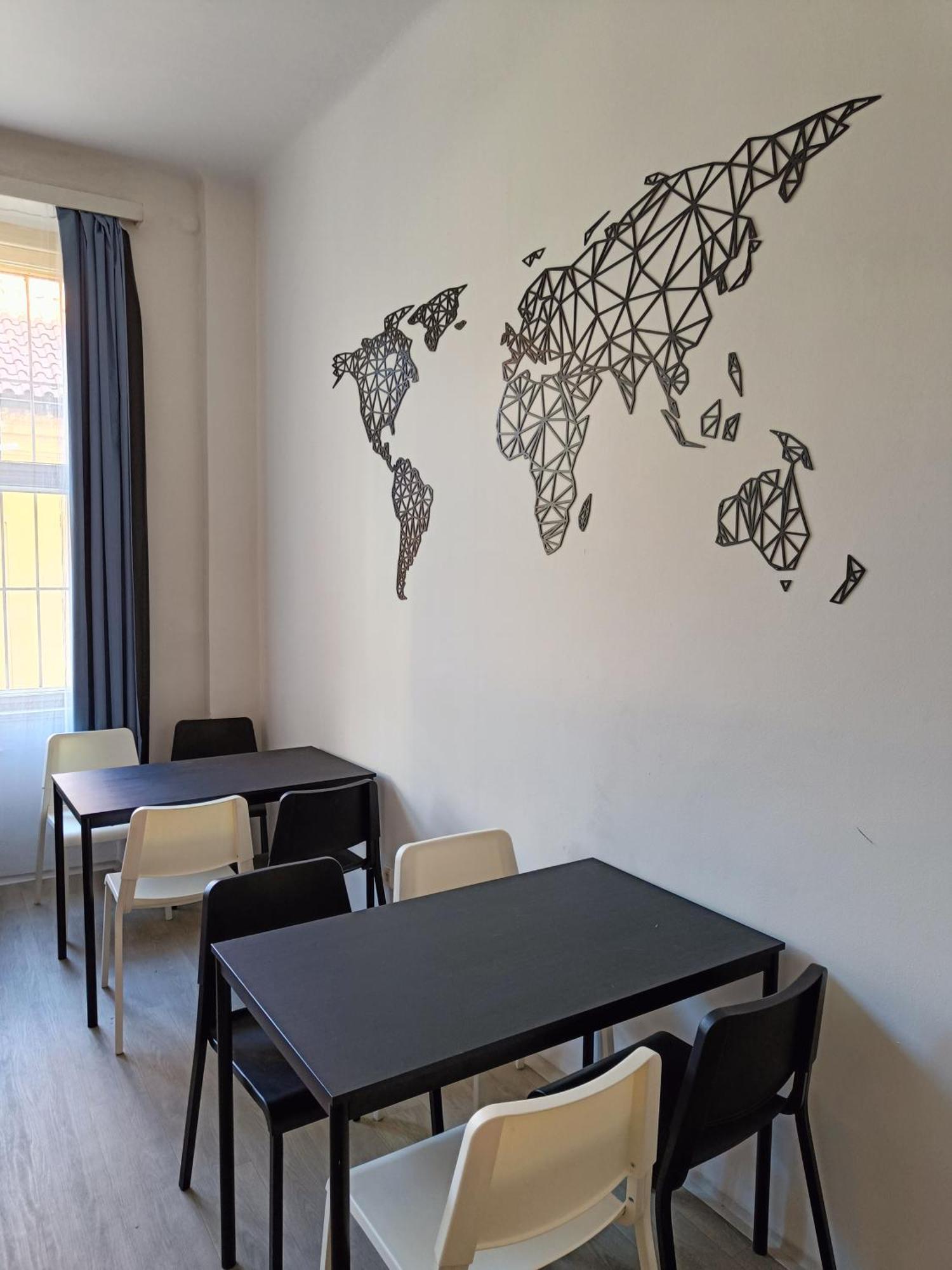 A Plus Hostel - Centrum Prag Exteriör bild