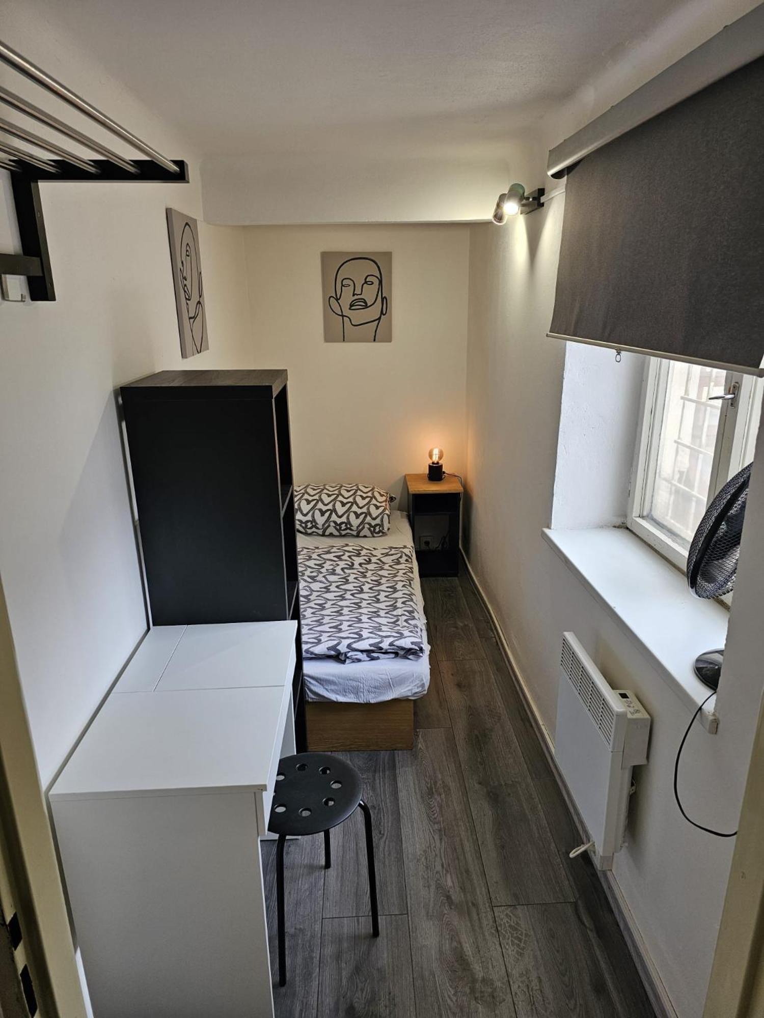 A Plus Hostel - Centrum Prag Exteriör bild
