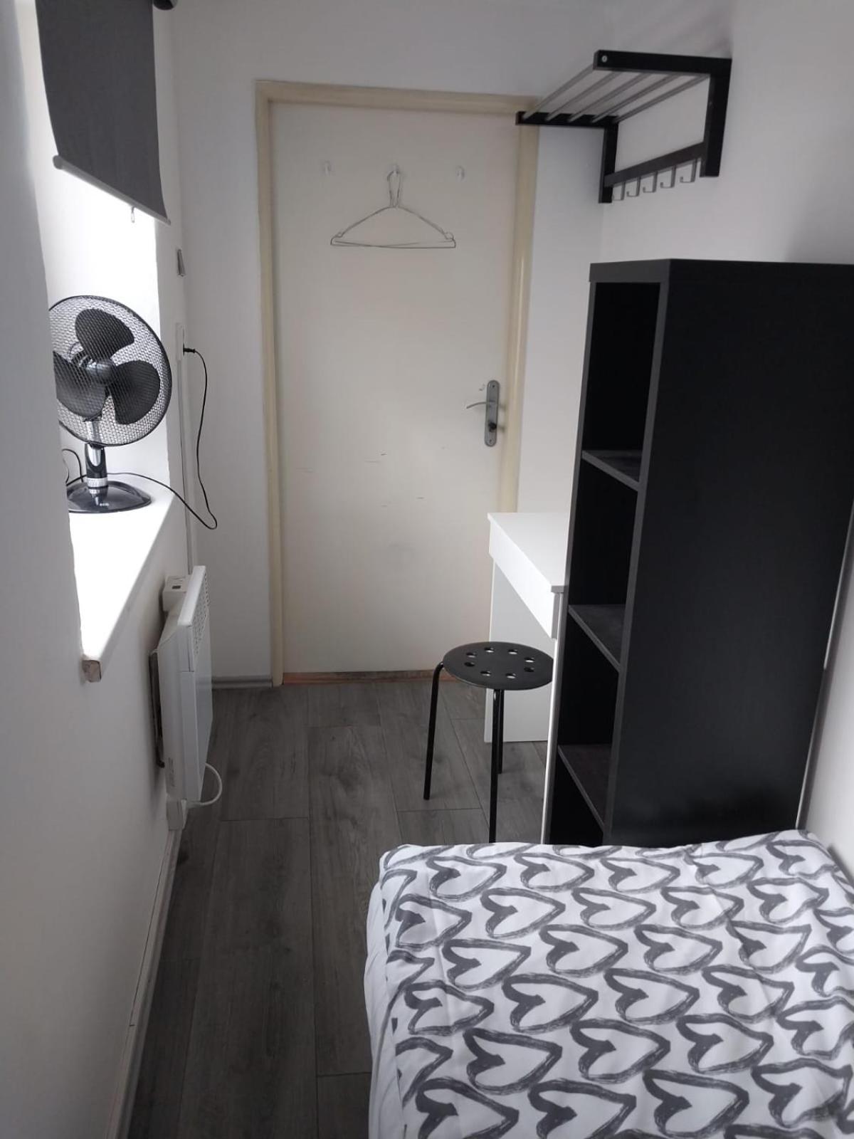 A Plus Hostel - Centrum Prag Exteriör bild