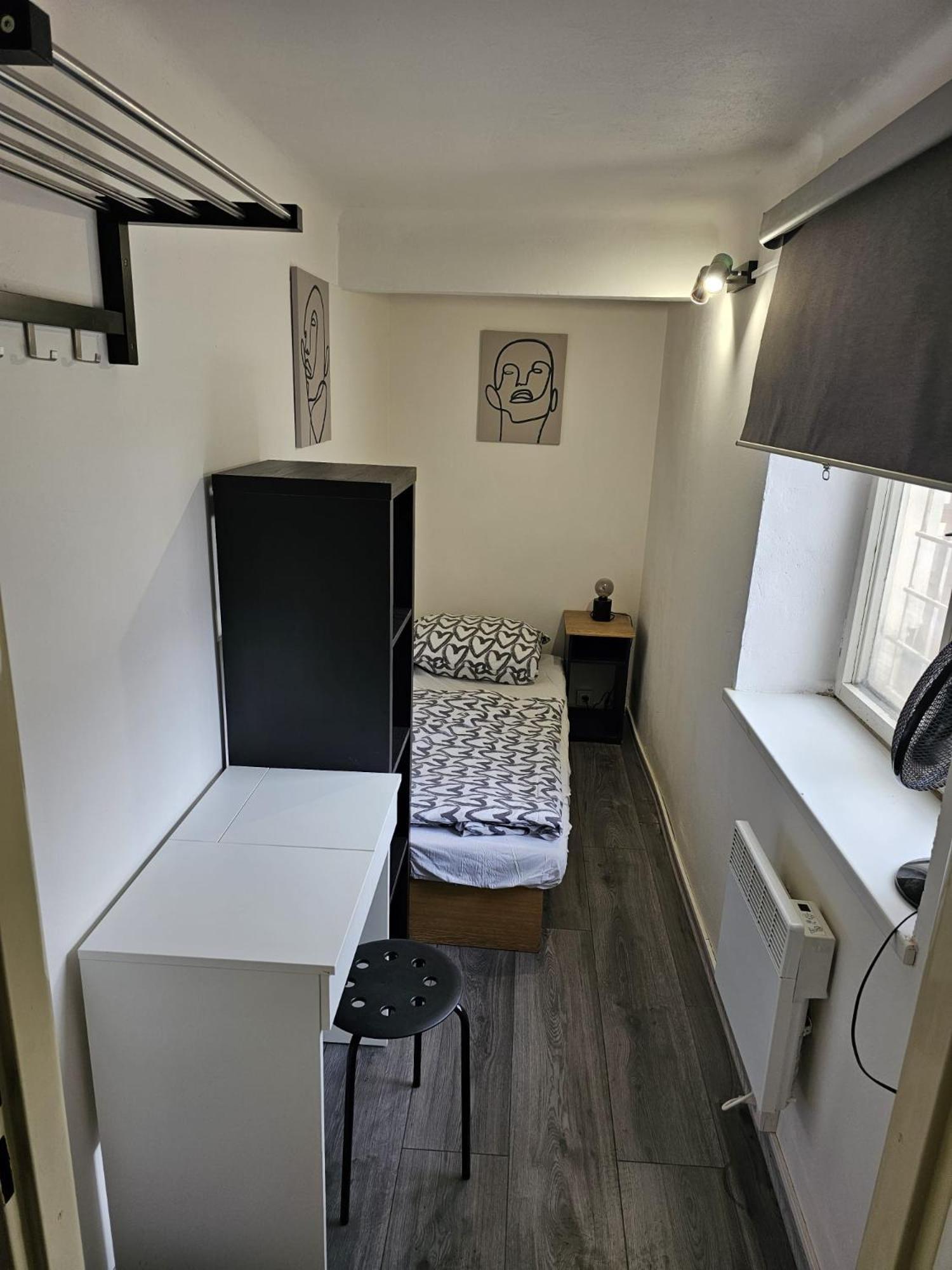 A Plus Hostel - Centrum Prag Exteriör bild