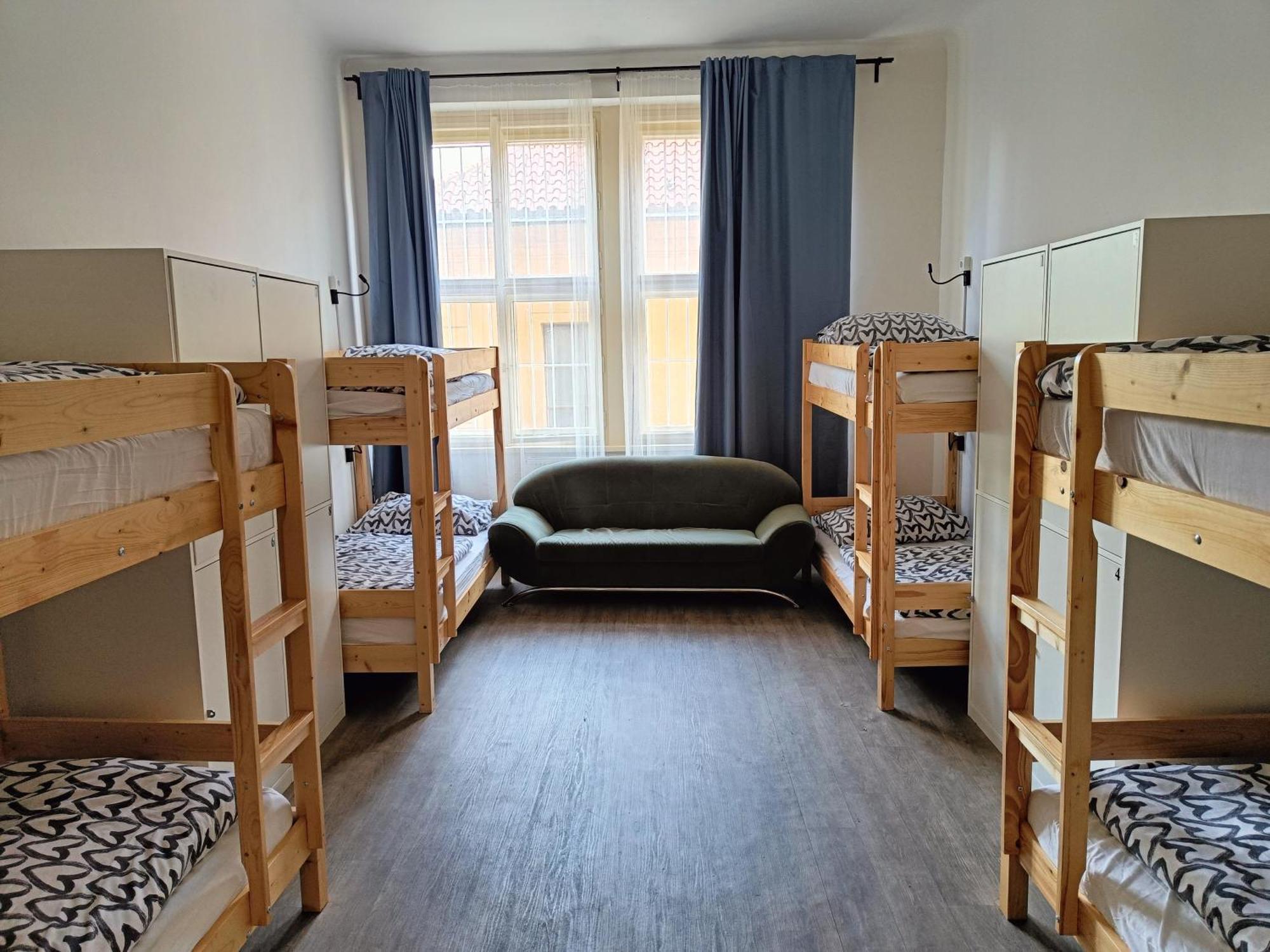 A Plus Hostel - Centrum Prag Exteriör bild