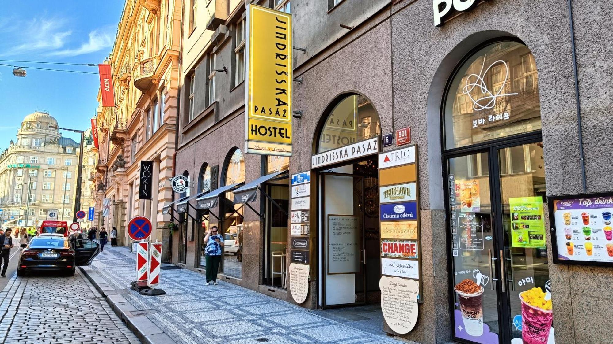 A Plus Hostel - Centrum Prag Exteriör bild