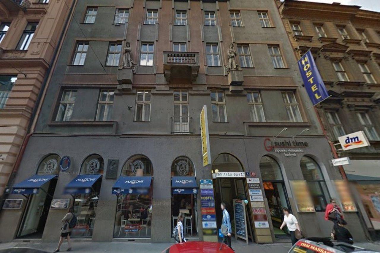 A Plus Hostel - Centrum Prag Exteriör bild