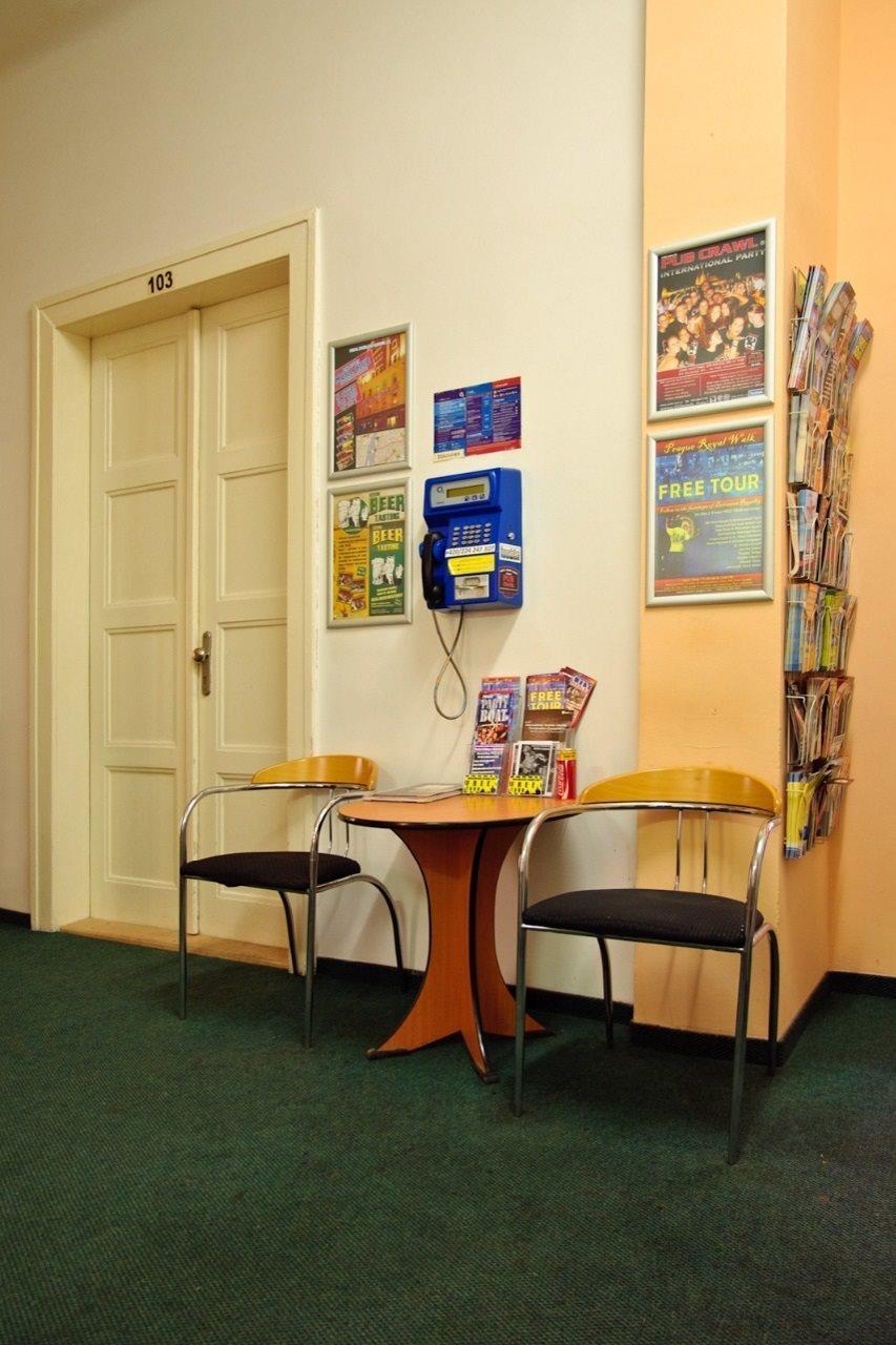 A Plus Hostel - Centrum Prag Exteriör bild